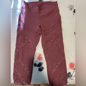 Mauve pink Lululemon Wunder Under leggings